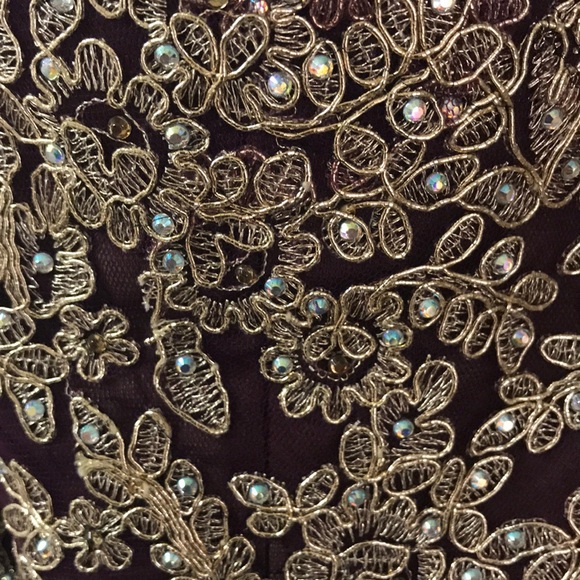 Burgundy and gold evening dress - Picture 3 of 5